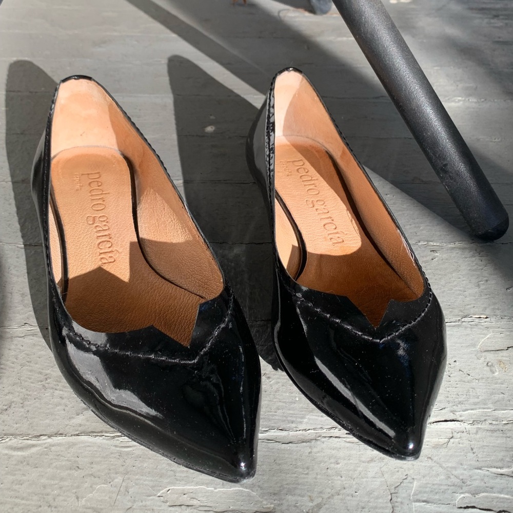 Pedro Garcia Black Patent Leather Pointed Toe Flats
Size EU 38 1/2 - Picture 5 of 10